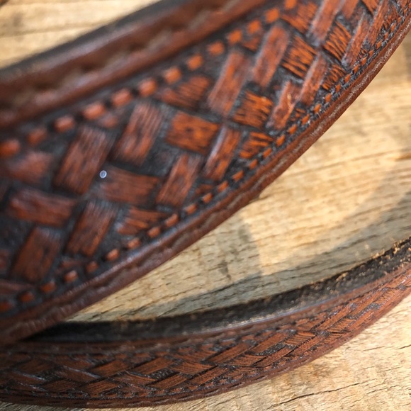 Wild Rose Sheldon Cow Hide belt - Picture 2 of 6